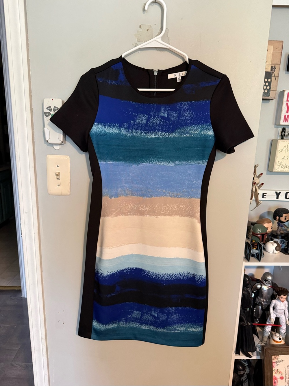 REED XS Abstract Striped Sheath Dress